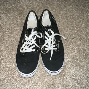 Low top black Vans